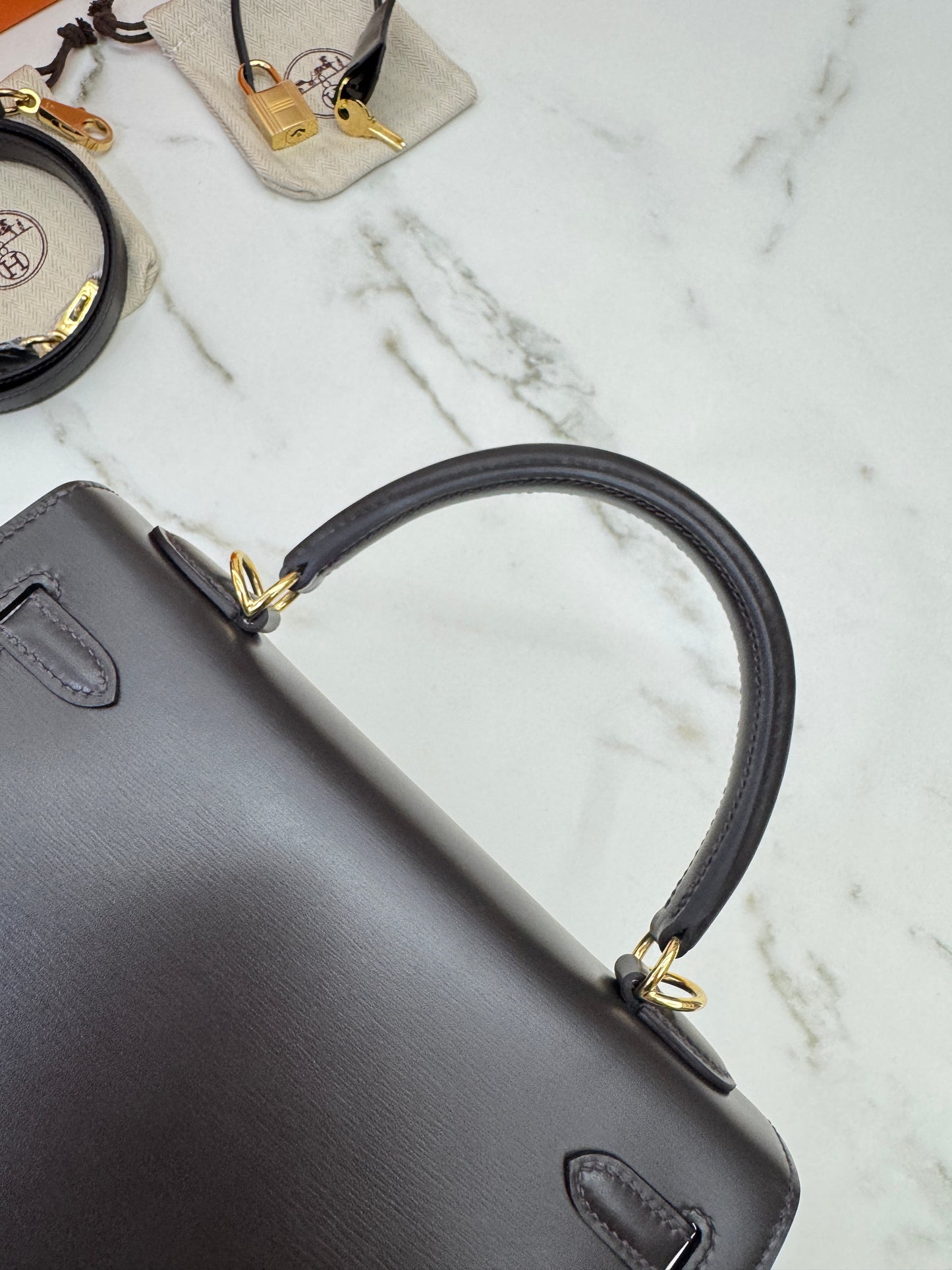 HERMES Kelly 25 烏木色Box皮金扣 外縫 Ebene Box Leather Seilier GHW