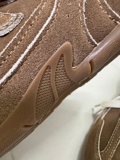 MIU MIU x NEW BALANCE 棕色猄皮軟底運動鞋