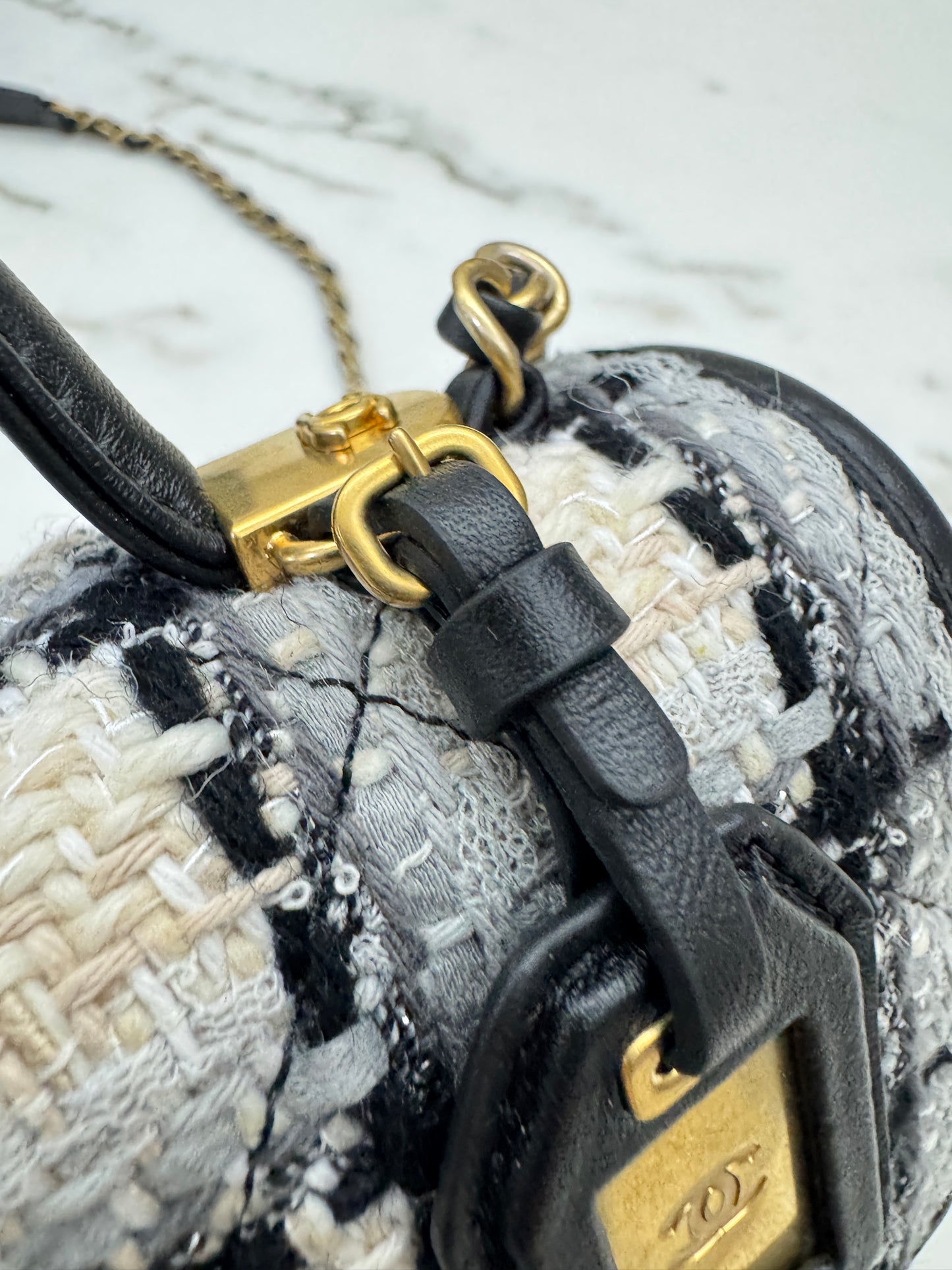 CHANEL 22K 郵差豆腐包 漸變Tweed