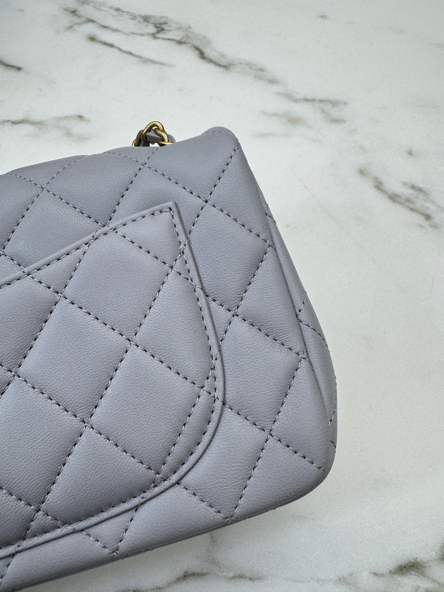 CHANEL Mini CF20 金球 淺灰色