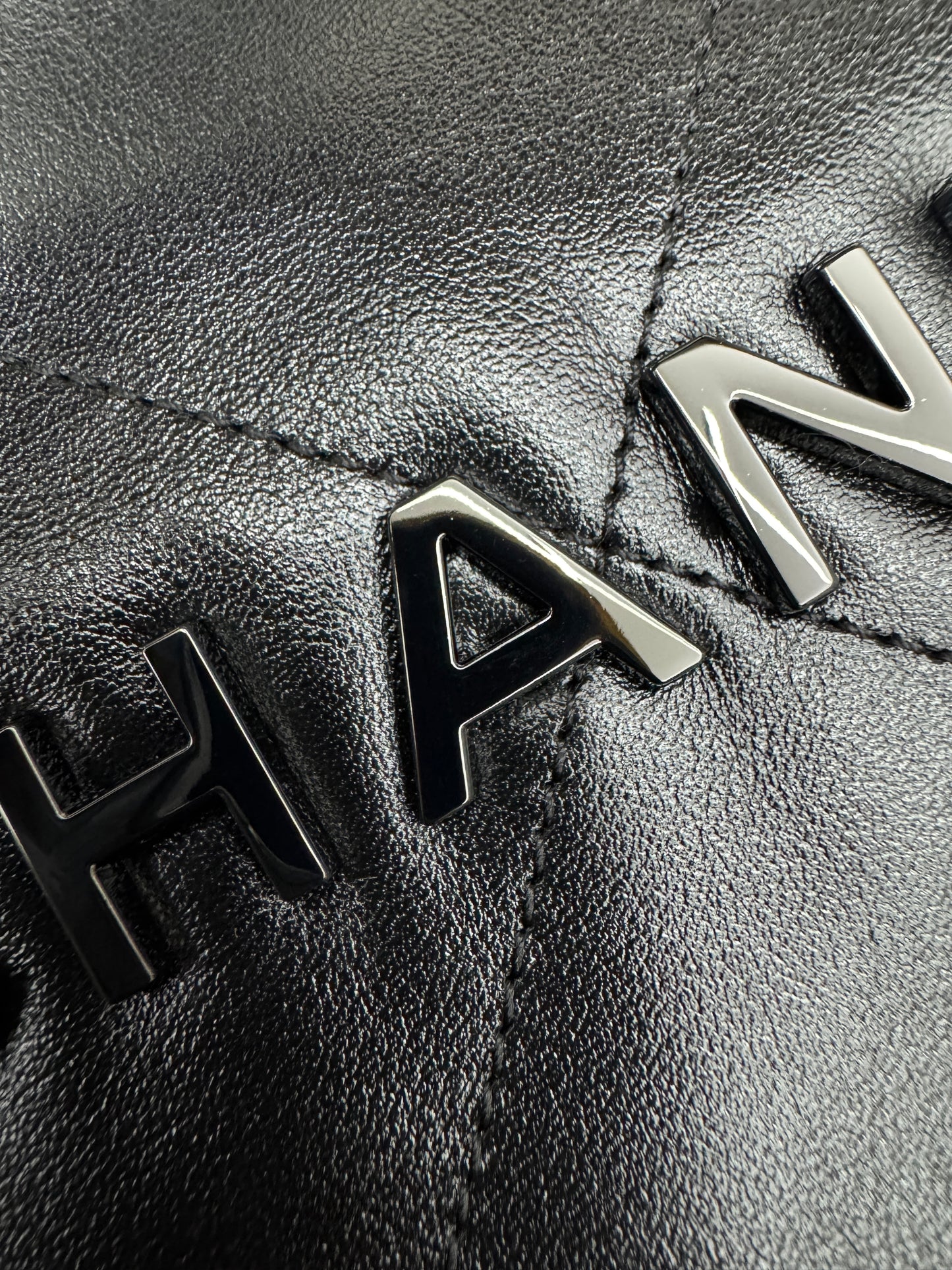 CHANEL 22Bag So Black Small