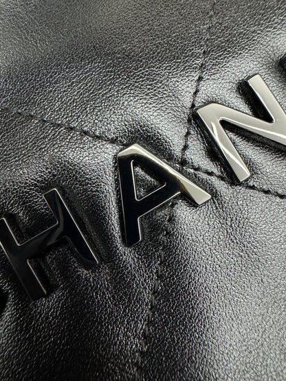 CHANEL 22Bag So Black Small