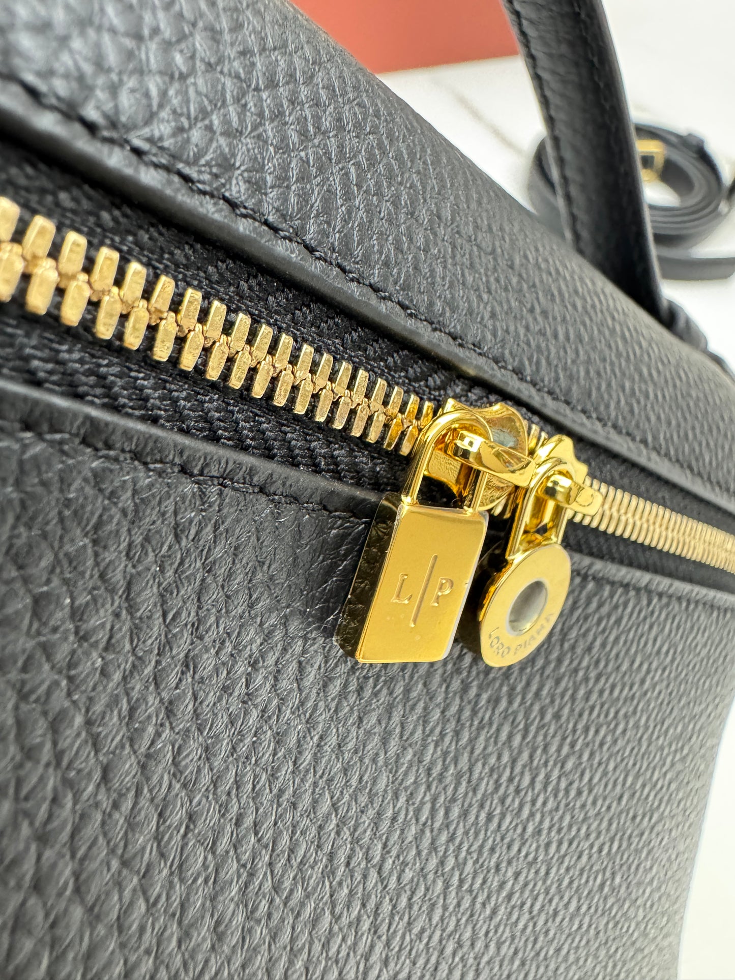 LORO PIANA Extra Pocket 19 黑金