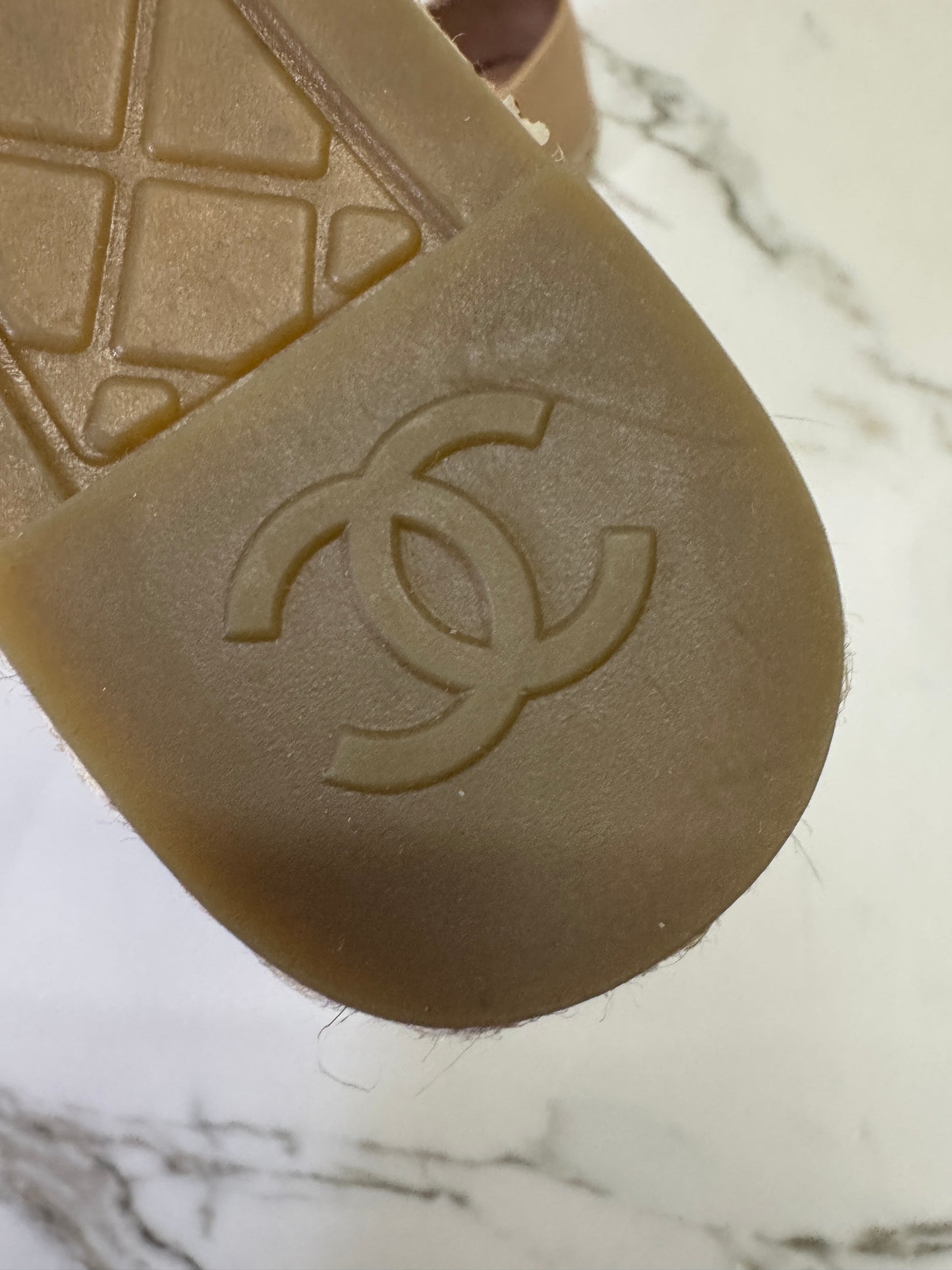 CHANEL 全皮漁夫鞋 杏拼黑