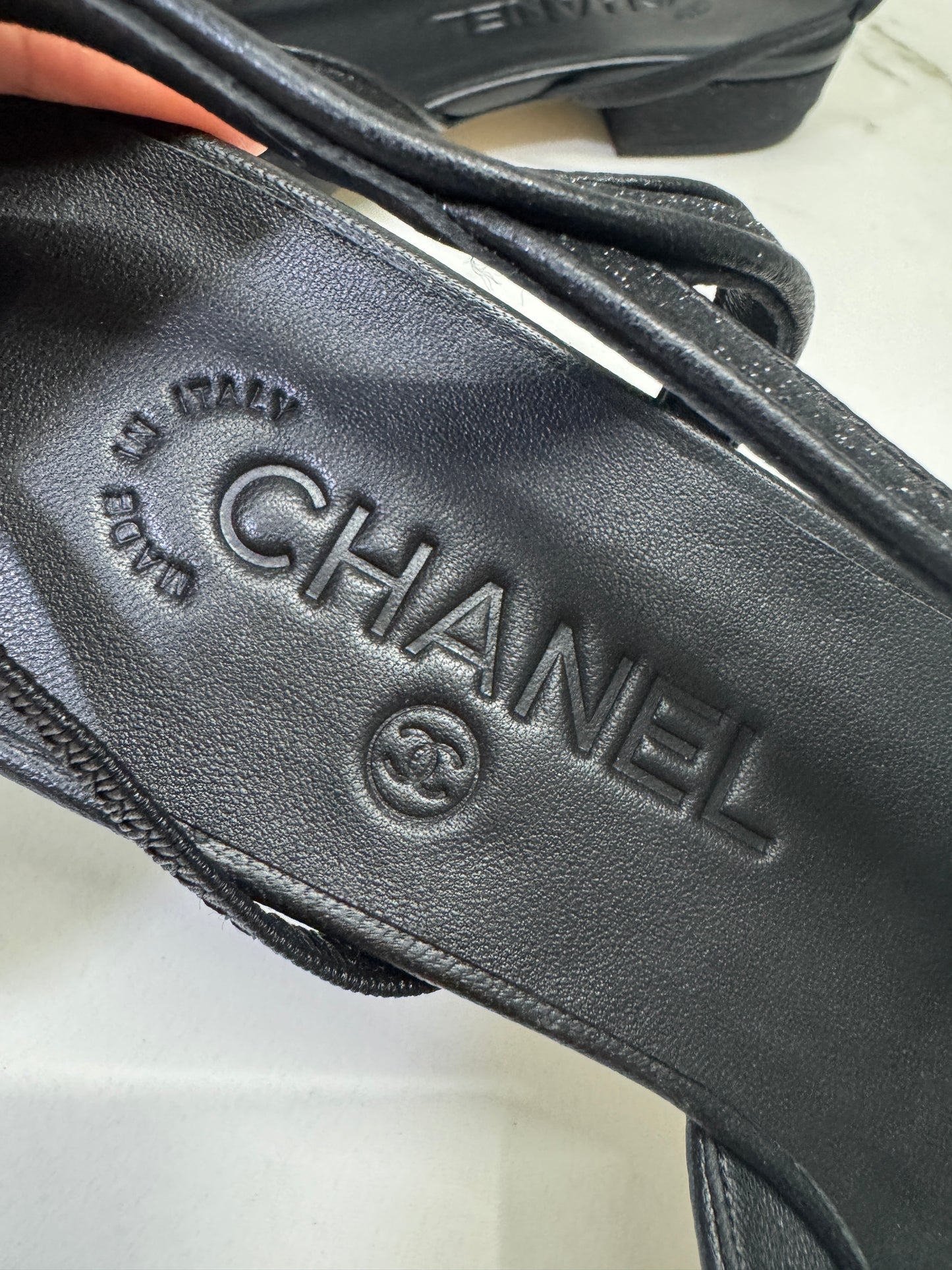 CHANEL 黑色細閃 Slingback