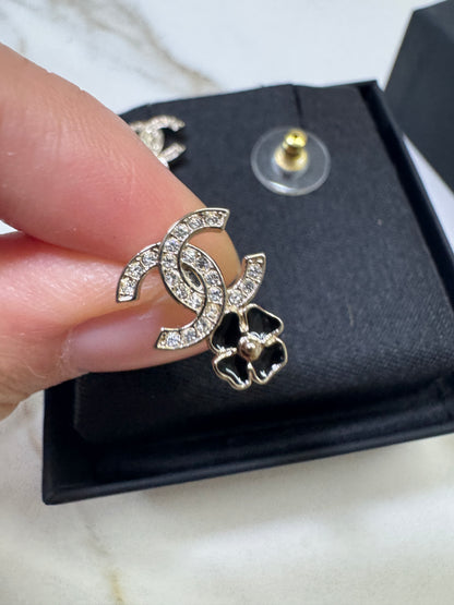 CHANEL 25P 黑色四葉草耳環