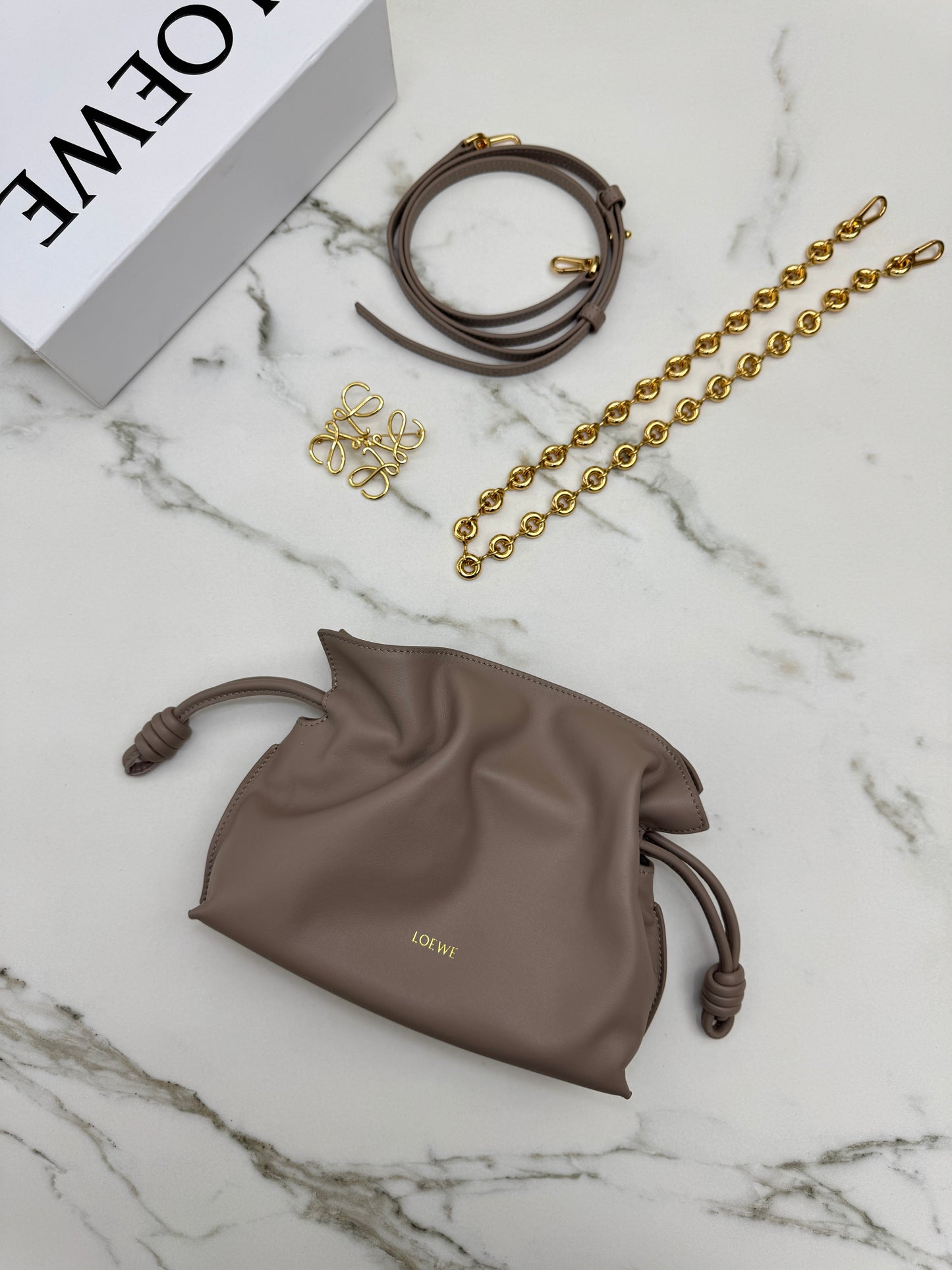 LOEWE Mini Flamenco Purse 沙色 Sand【另加胸針和甜甜圈鏈條】