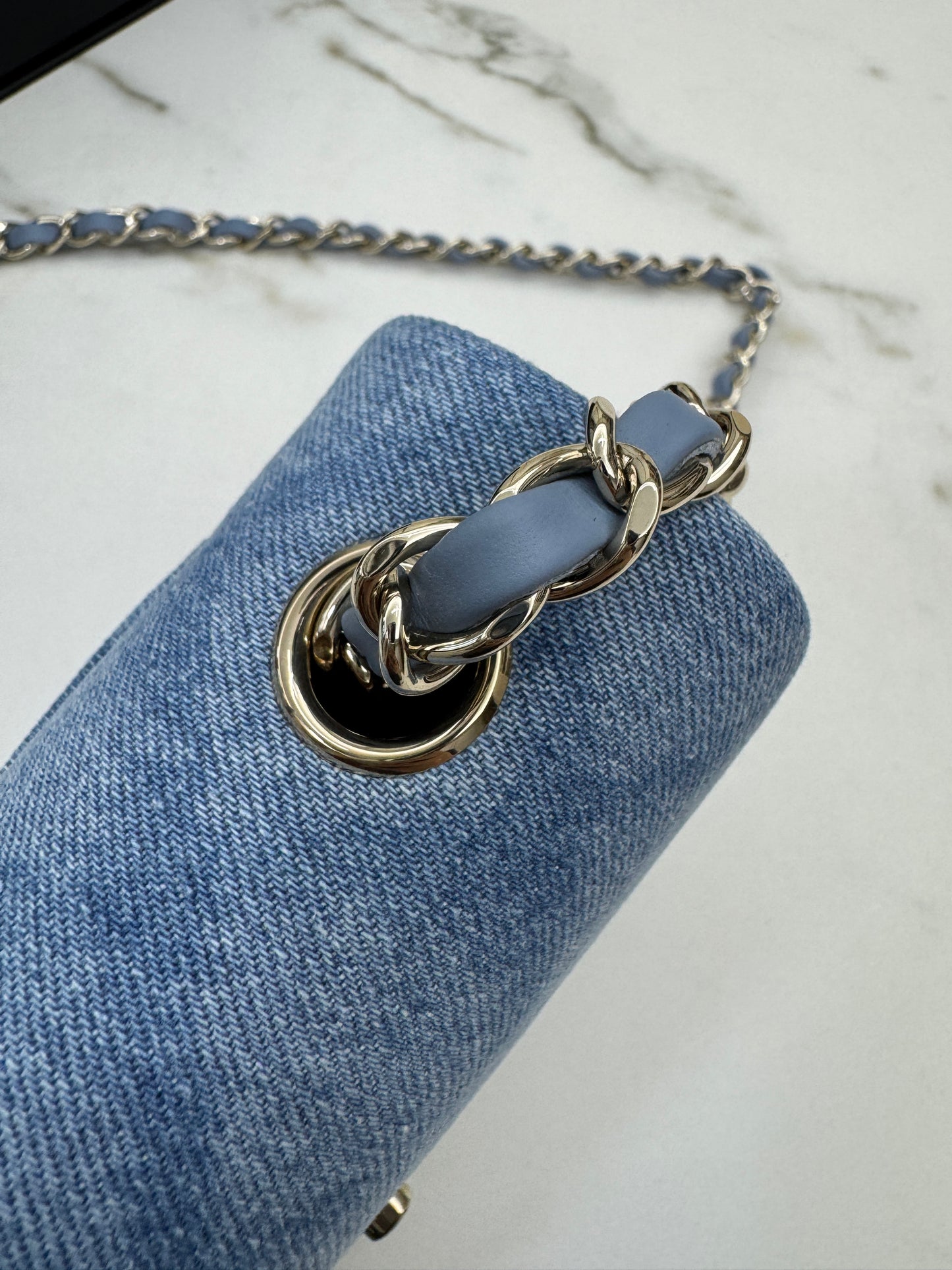 CHANEL 22B 淺藍牛仔 Mini CF20