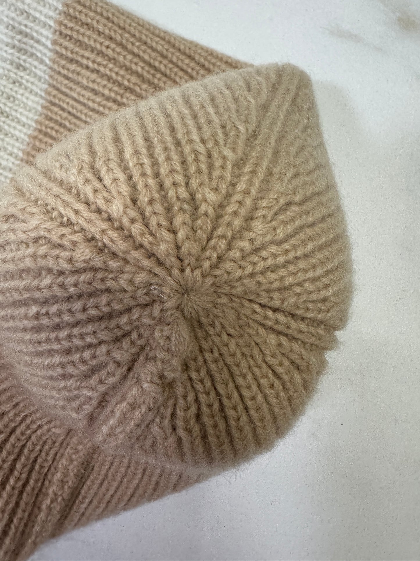 LV 狐狸毛球冷帽 奶茶色