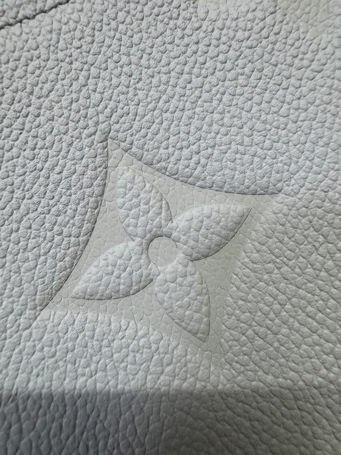 LV Diane 全皮粉藍 Baby Blue