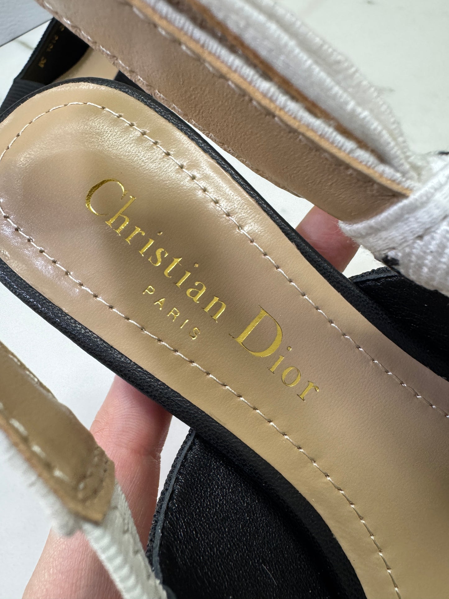 DIOR J'adior 科技布貓跟鞋