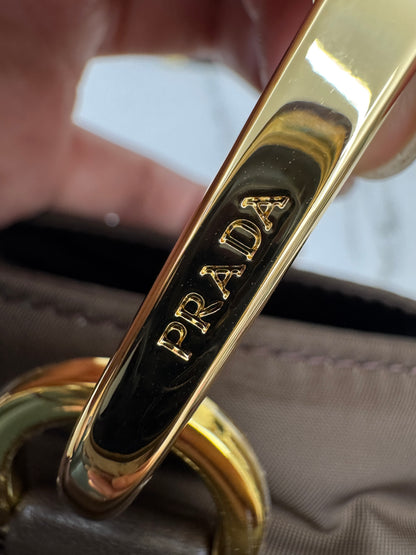 PRADA Re-nylon Explore Large 深棕色