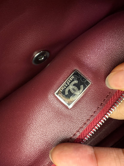 CHANEL 26S Maxi Flap Bag 黑銀小號（32cm)