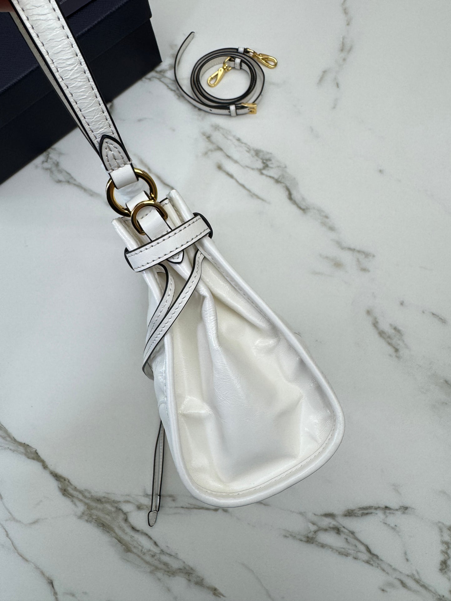 PRADA Bonnie Hobo 白色油蠟皮