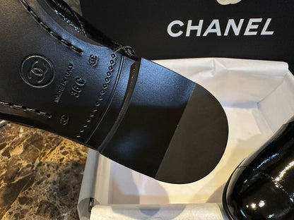 CHANEL 皺漆皮短靴￼23A
