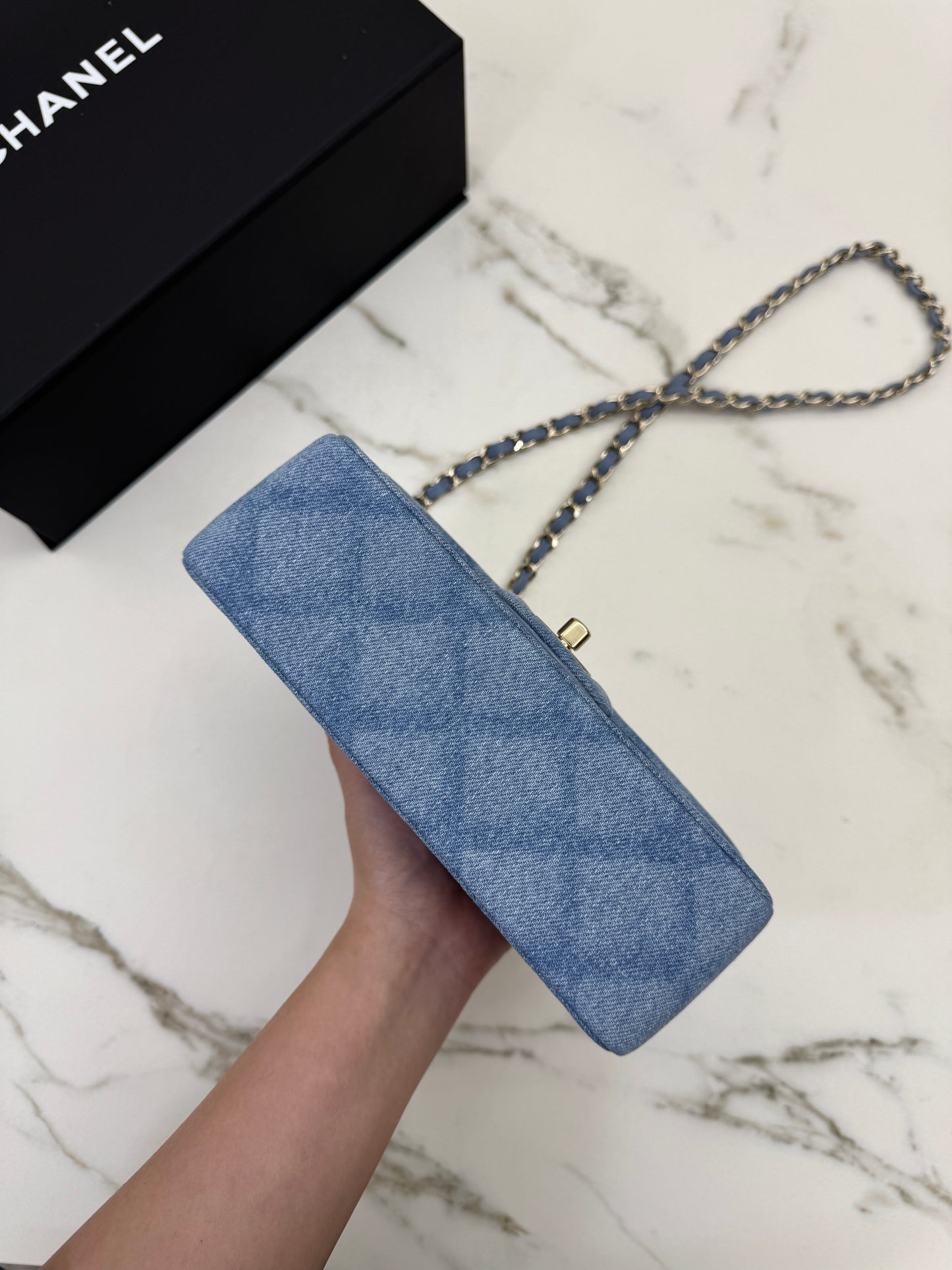 CHANEL 22B 淺藍牛仔 Mini CF20