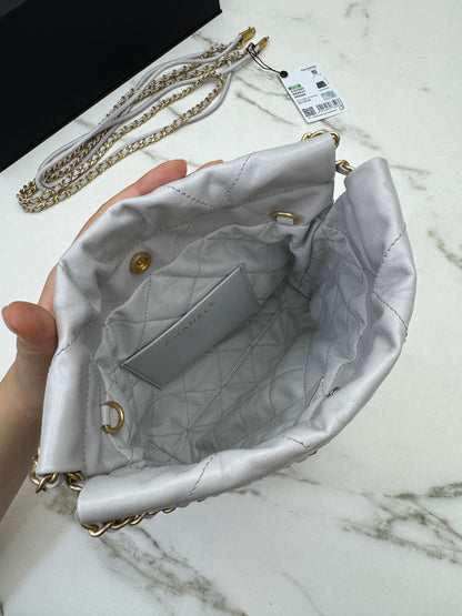 CHANEL Mini 22 Bag 25P淺灰色 新版磁吸扣