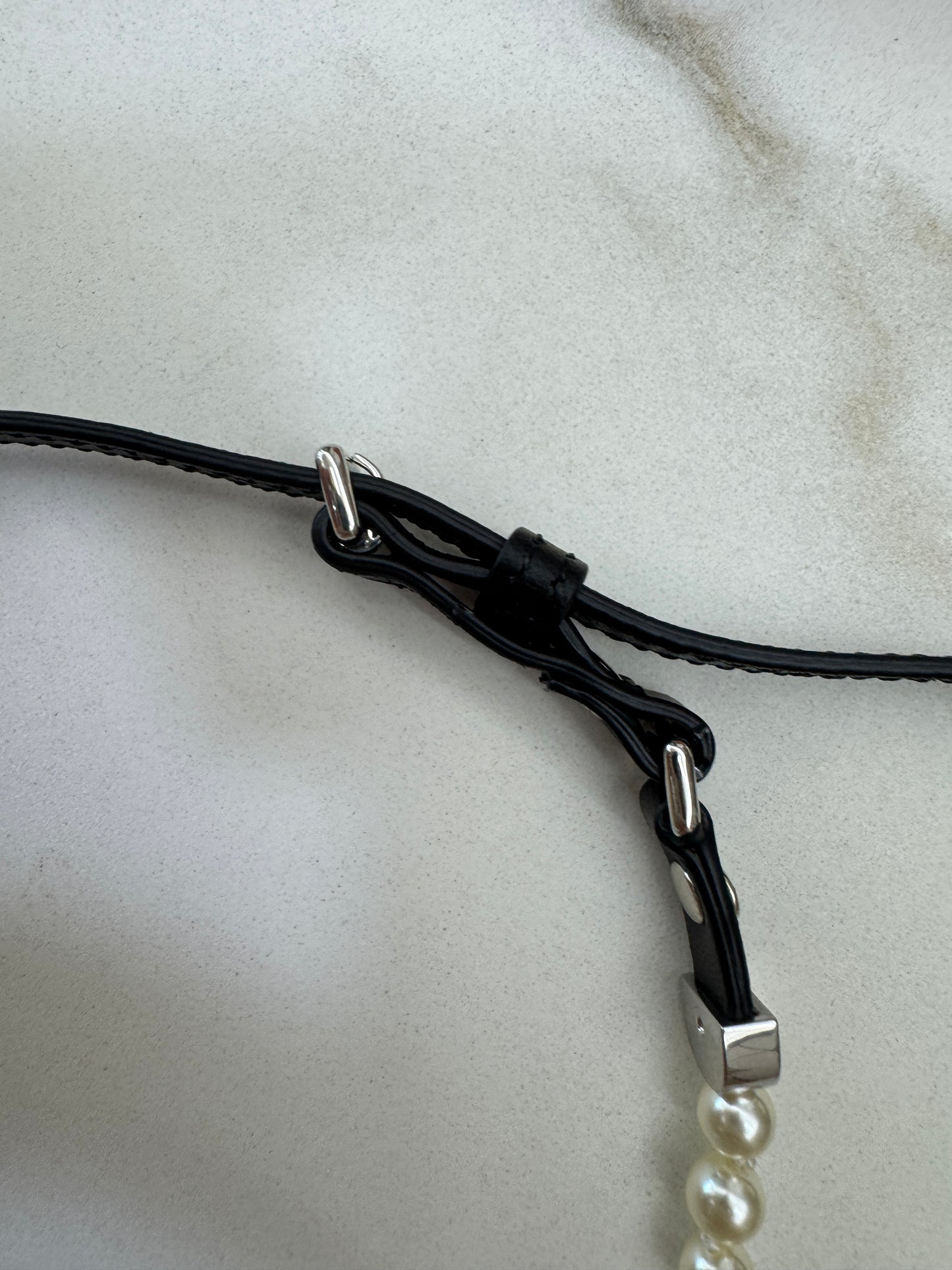 MIU MIU 珍珠皮帶項鏈 Choker