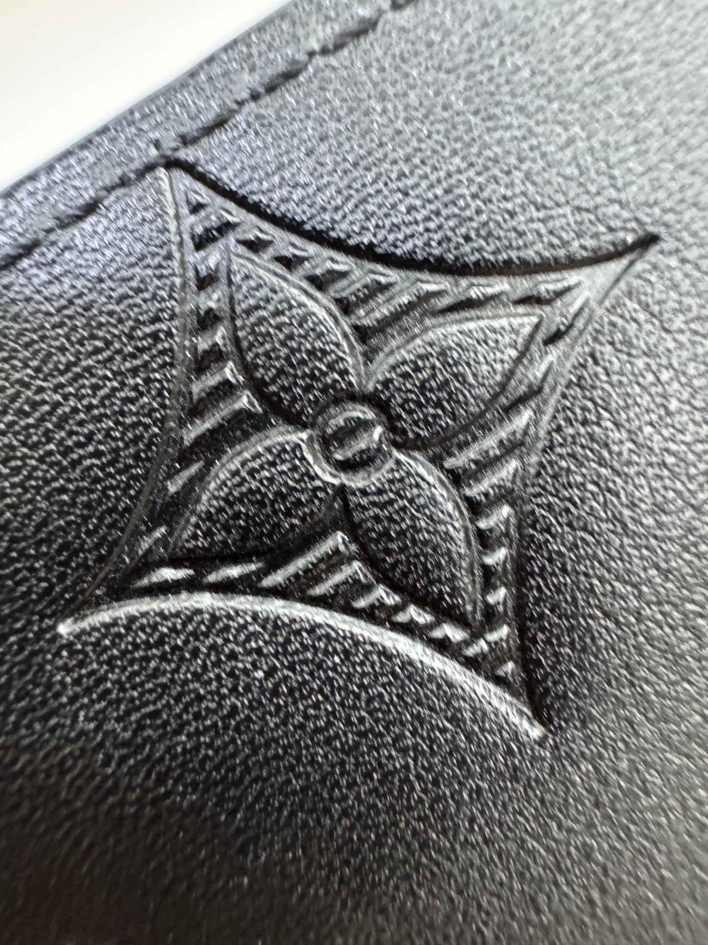 LV Pocket Organizer 黑色滑皮款Monogram Shadow