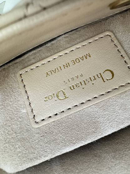 DIOR D-joy Mini 胭脂米 Powder Beige