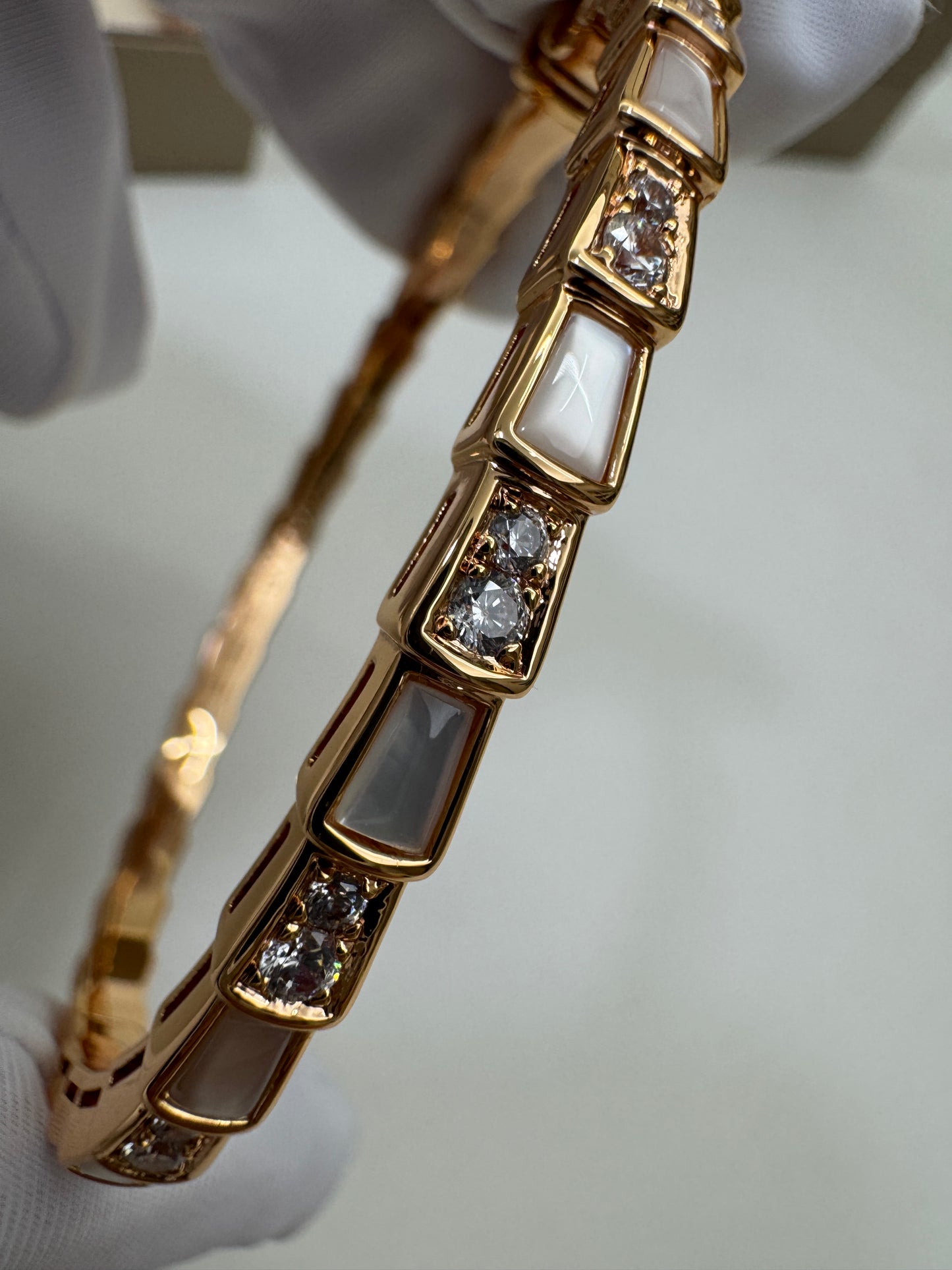 BVLGARI Serpenti Bracelets白貝母玫瑰金手鐲