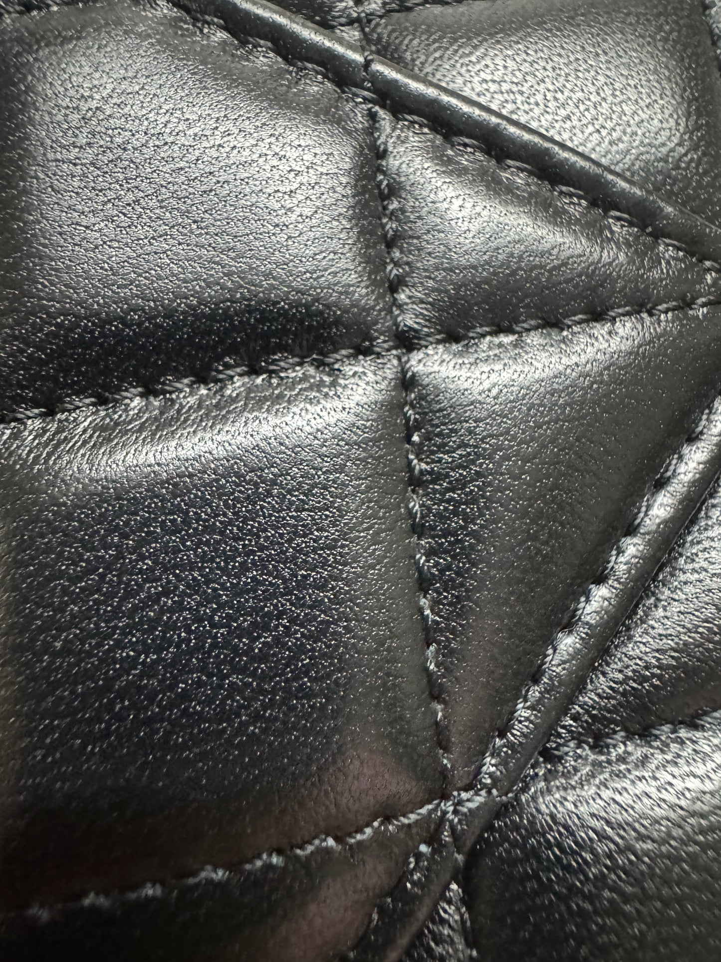 CHANEL woc 24A 琺瑯調節扣 羊皮 黑