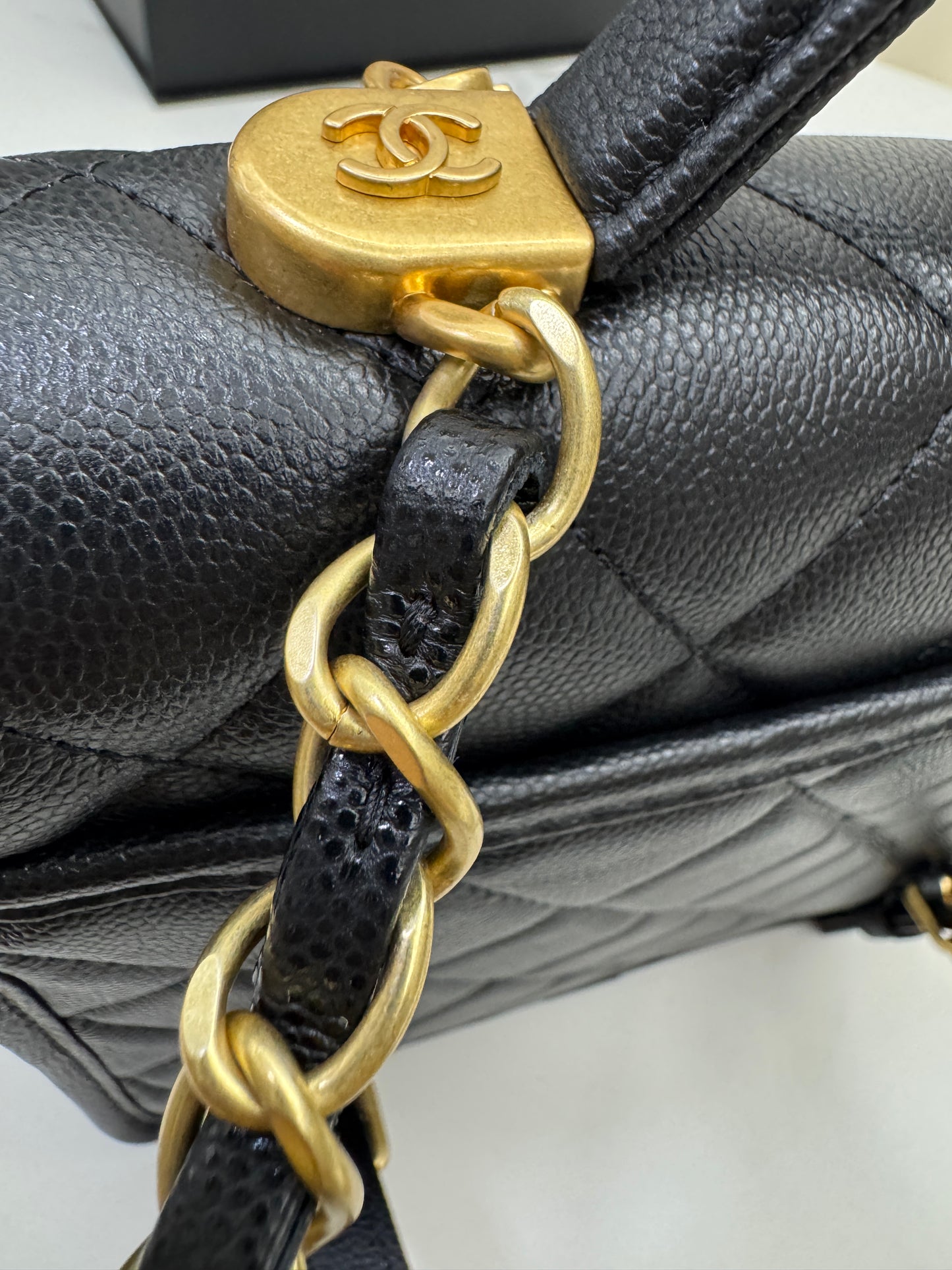 CHANEL 25B 四葉草郵差背包