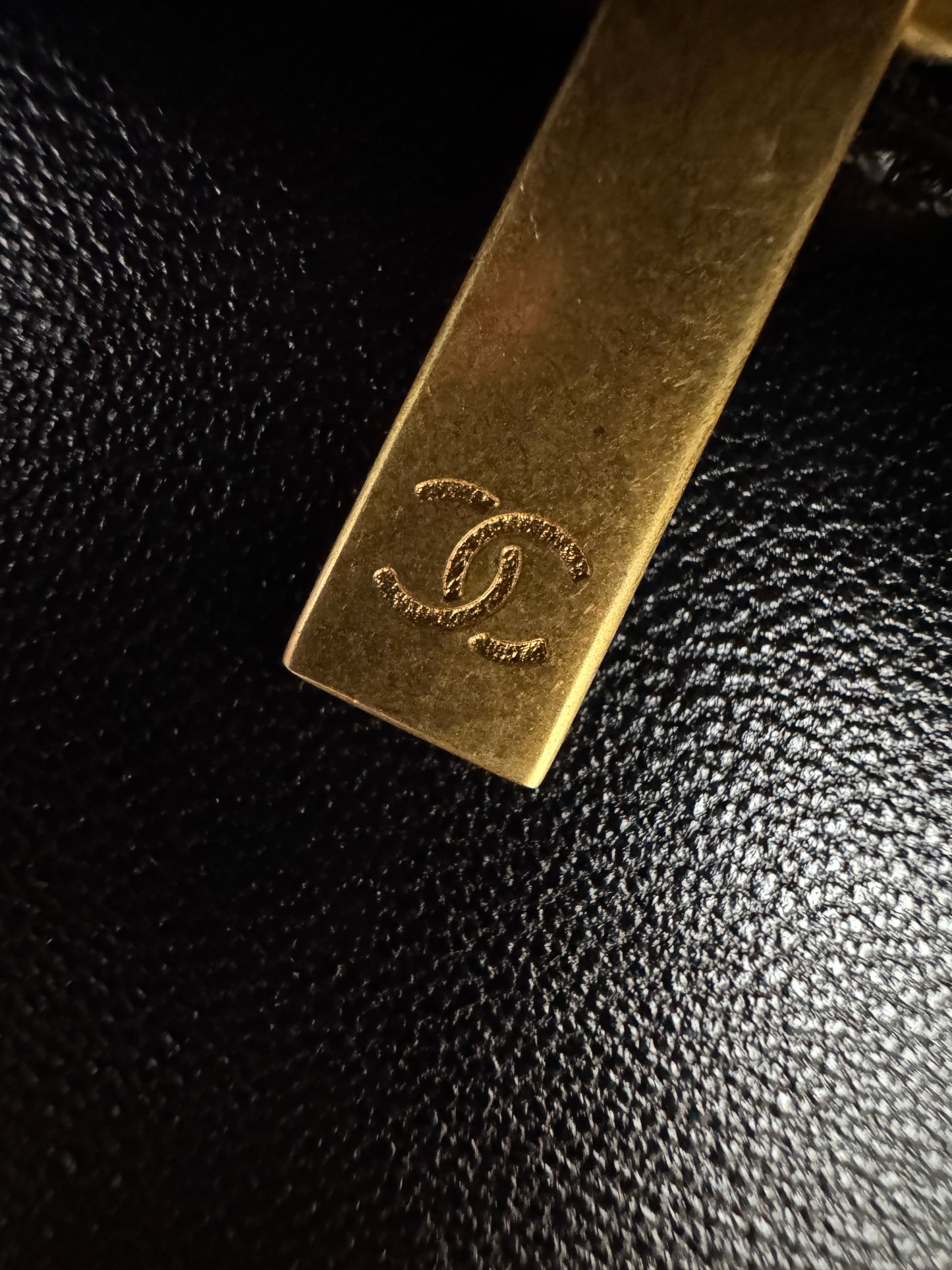CHANEL 25P 愛心金球羊皮 黑色