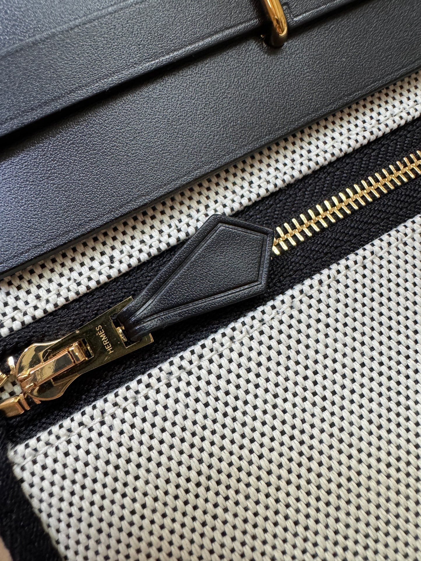 HERMES Mini Herbag 熊貓色 金扣 H Viking 帆布