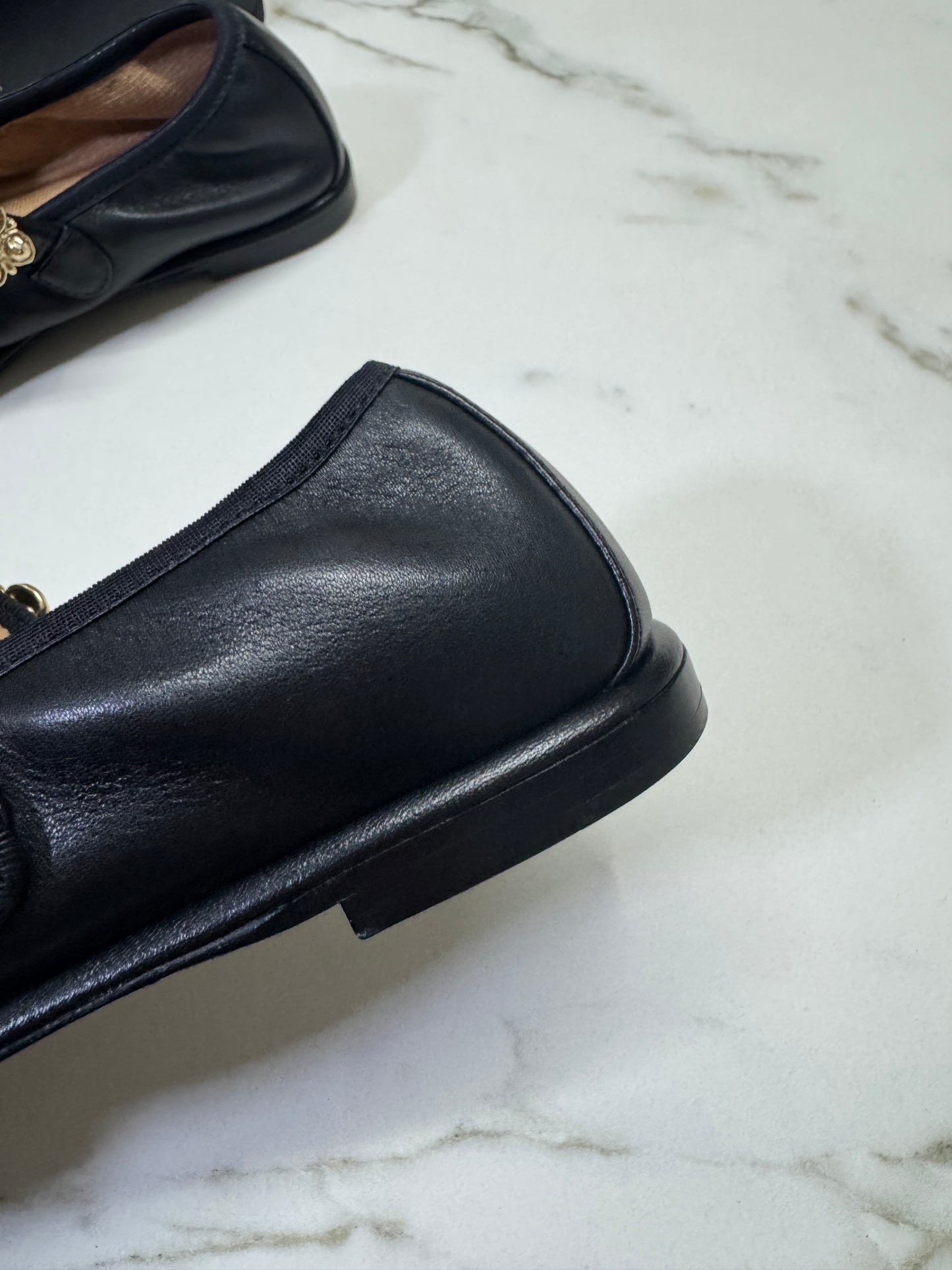 CHANEL 24A Mary Jane 平底小羊皮