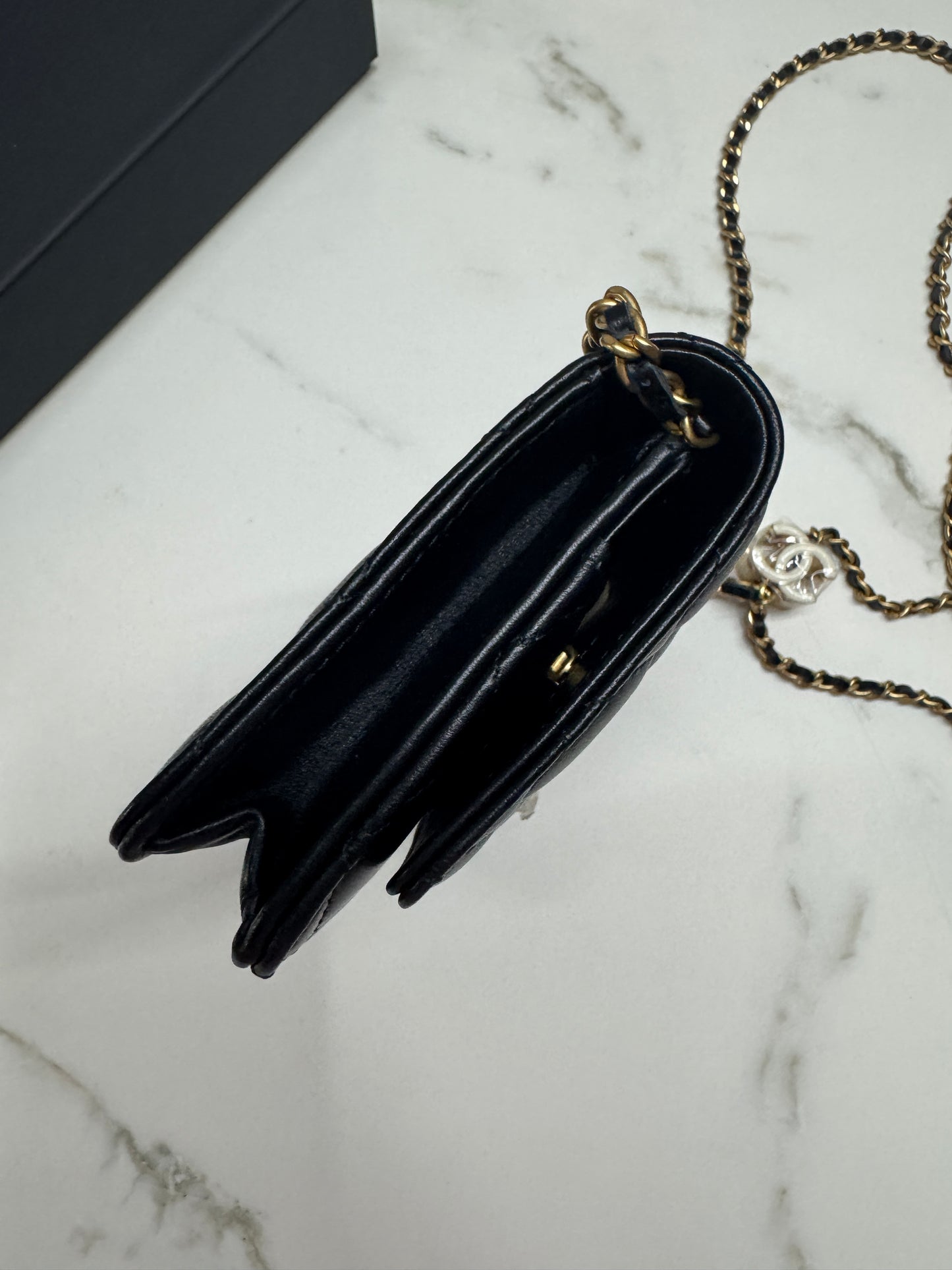 CHANEL woc 24A 琺瑯調節扣 羊皮 黑