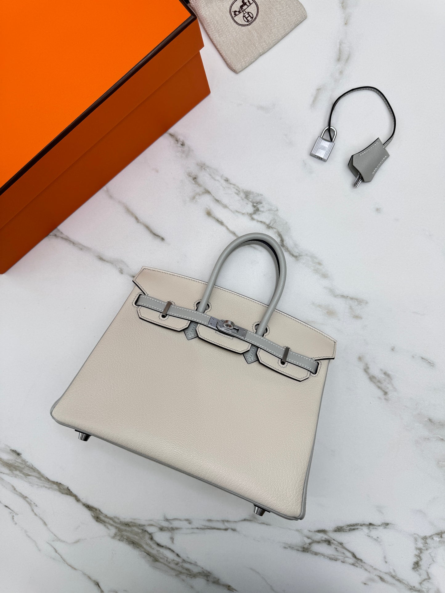HERMES Birkin 25 SO 奶昔白拼珍珠灰 山羊皮 拉絲銀扣