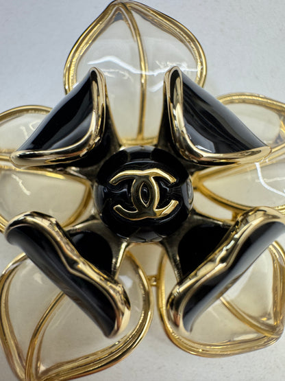 CHANEL 26A 透明花琺瑯胸針
