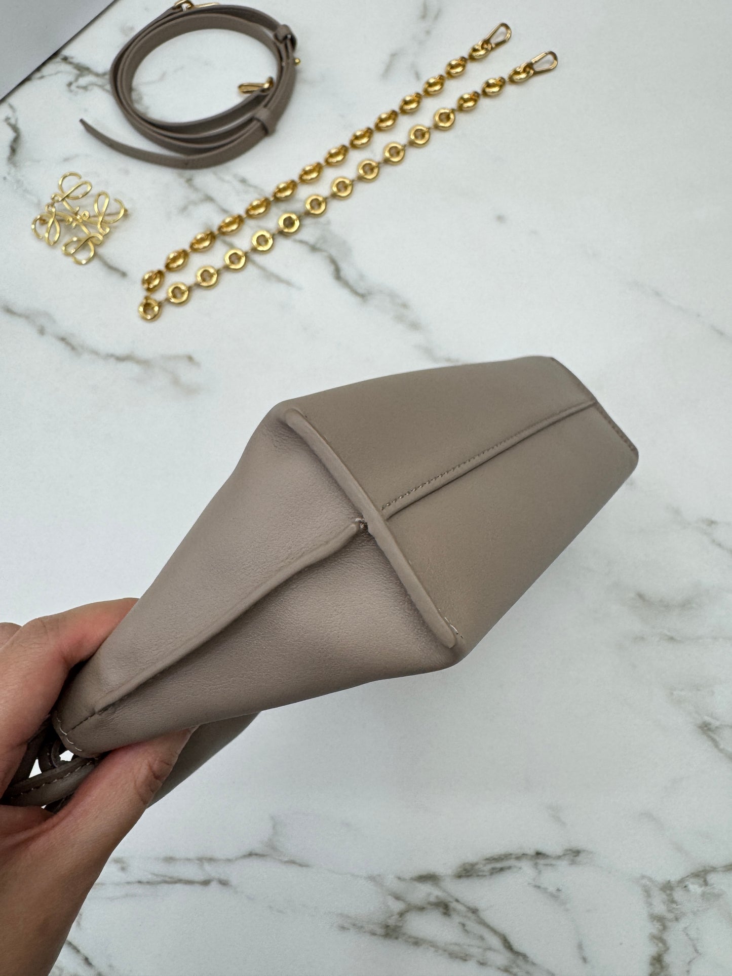 LOEWE Mini Flamenco Purse 沙色 Sand【另加胸針和甜甜圈鏈條】