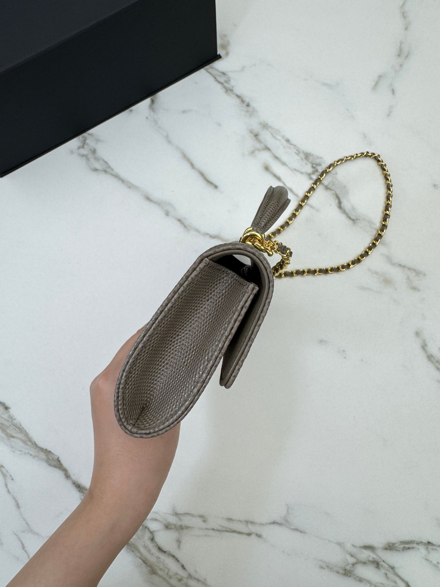CHANEL 26A 蜥蜴壓紋 灰色Clutch