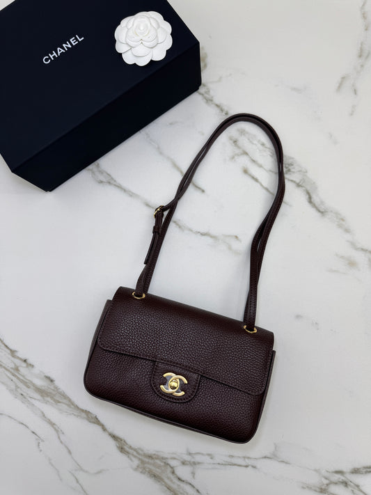 CHANEL Mini Maxi Flap 巧克力色