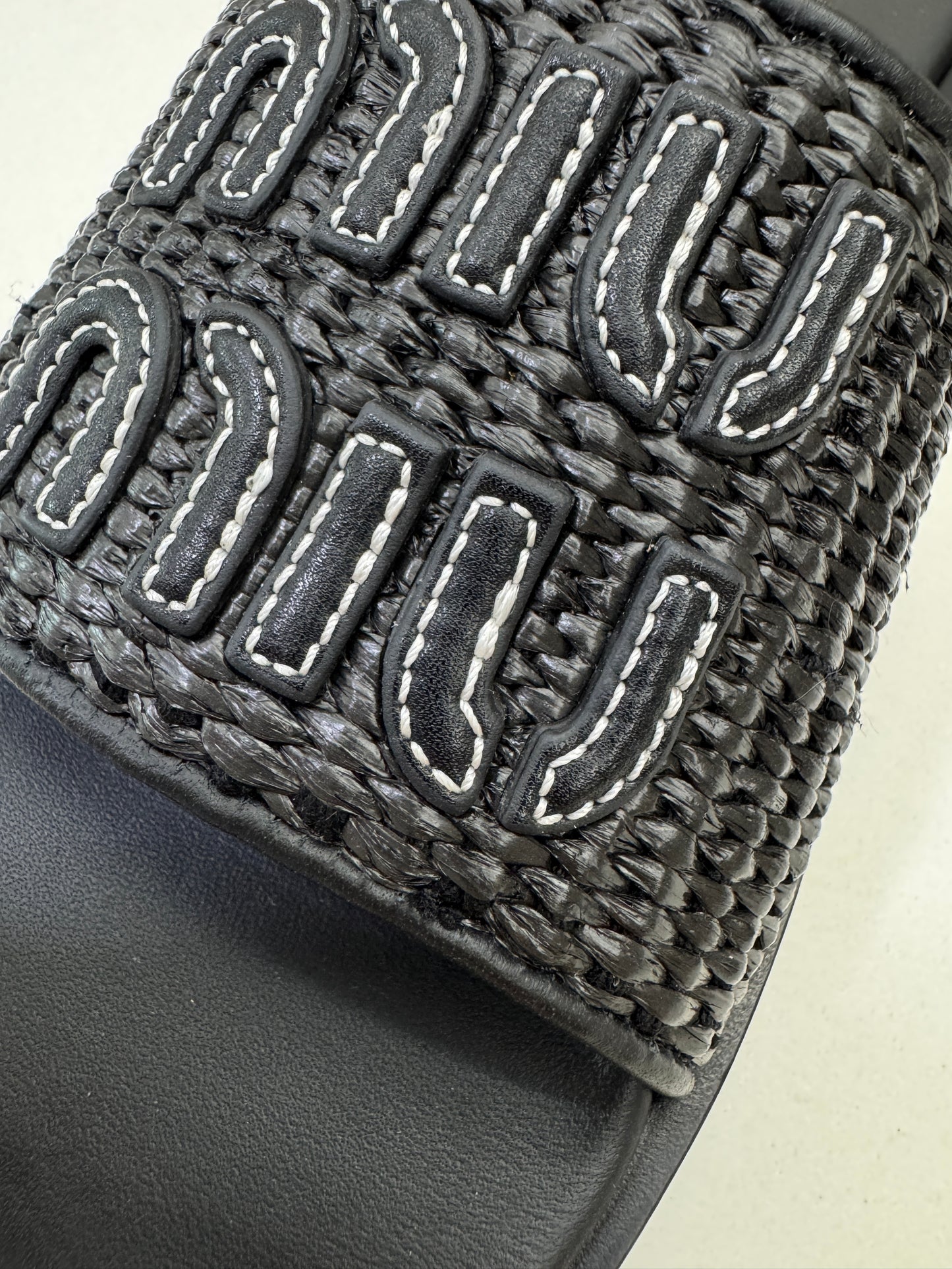 MIU MIU 草編拖鞋 黑色