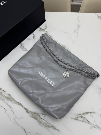 CHANEL 22 Bag Medium 23C淺灰色銀扣