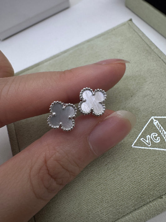 VCA Sweet Alhambra Earrings 白金色白貝母耳環