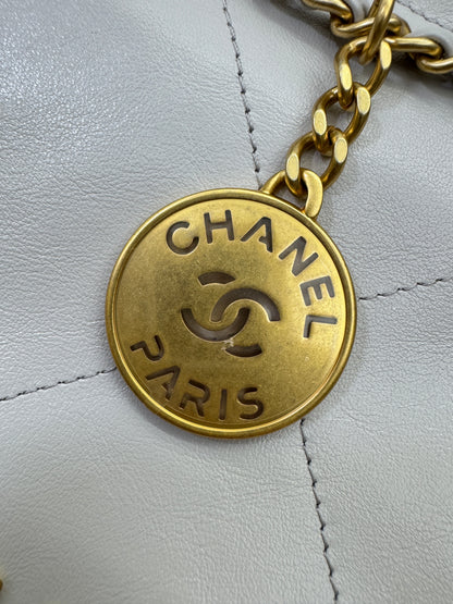 CHANEL Mini 22 Bag 25P淺灰色 新版磁吸扣
