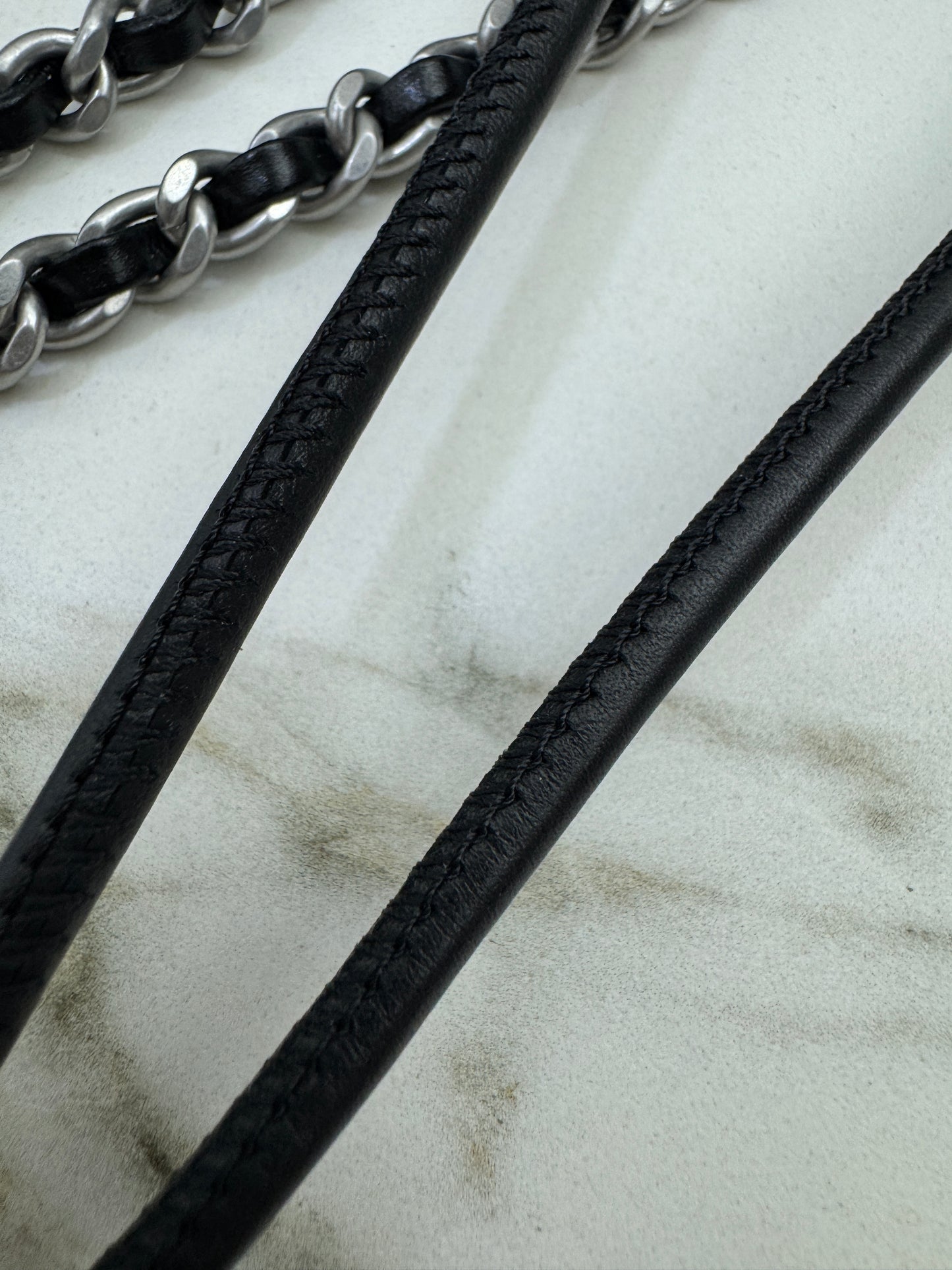 CHANEL Mini 22 Bag 黑銀 【同步最新磁吸扣版】