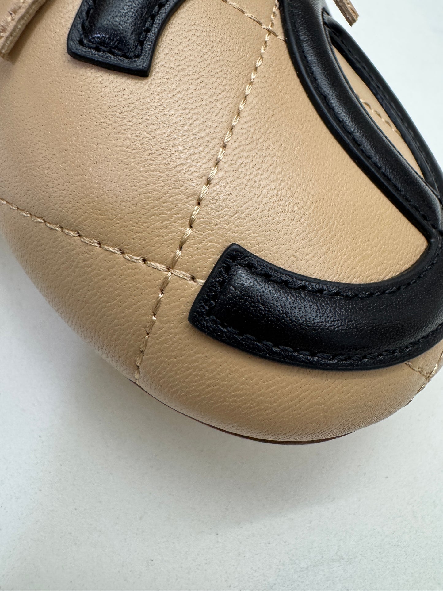 CHANEL Cambon Ballet Flats 杏拼黑 Beige