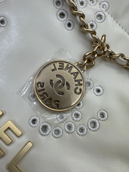 CHANEL 22Bag Mini 鏤空Logo