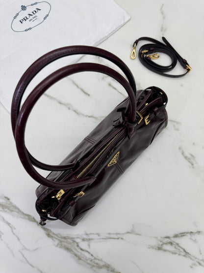 PRADA Bonnie Medium 酒紅油臘皮