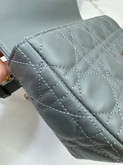 DIOR Caro Small 石灰色