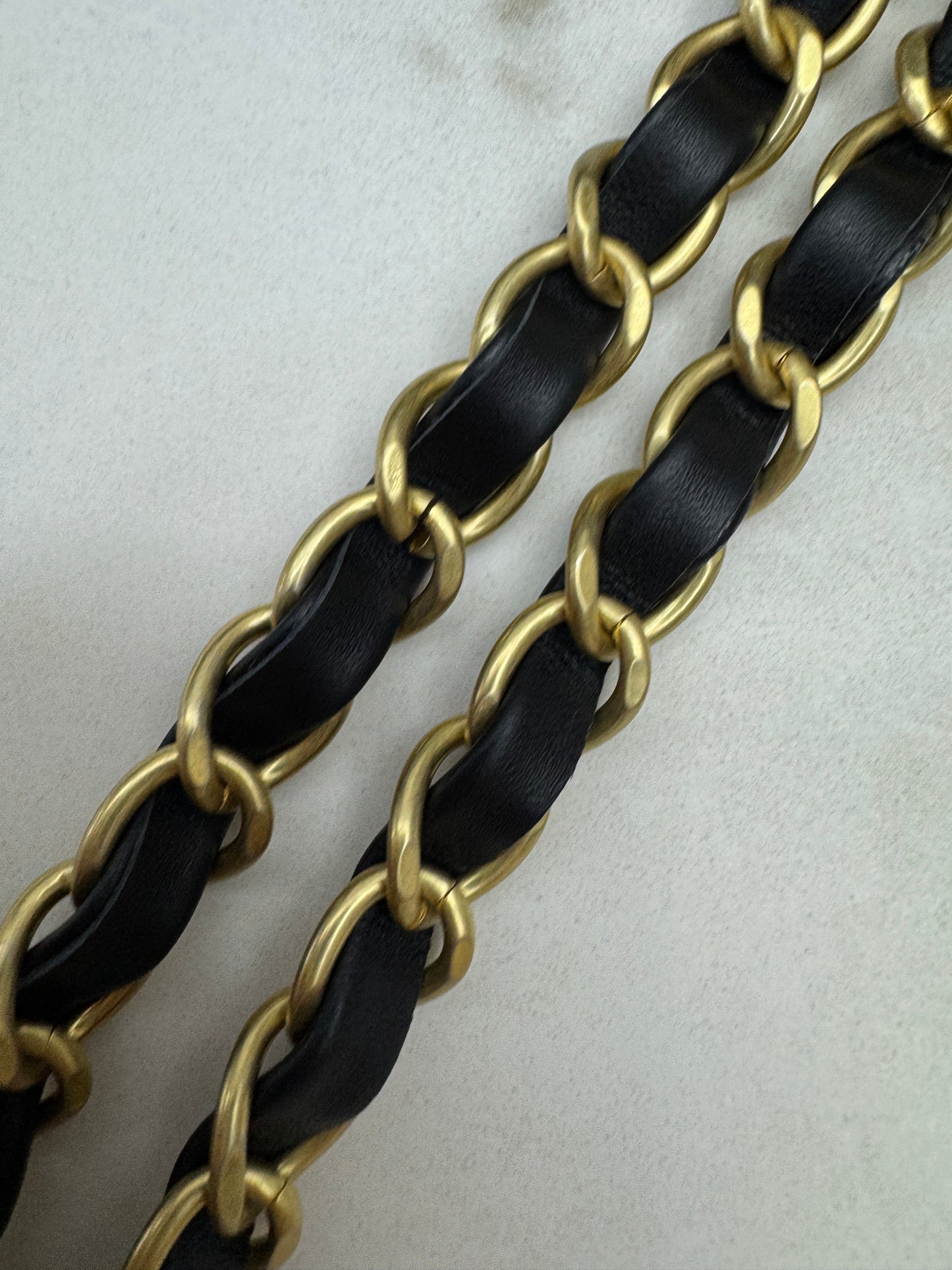 CHANEL 25K 蝴蝶包 綿羊皮 Medium