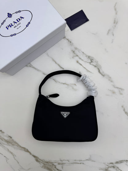 PRADA Re-nylon Hobo 舊版