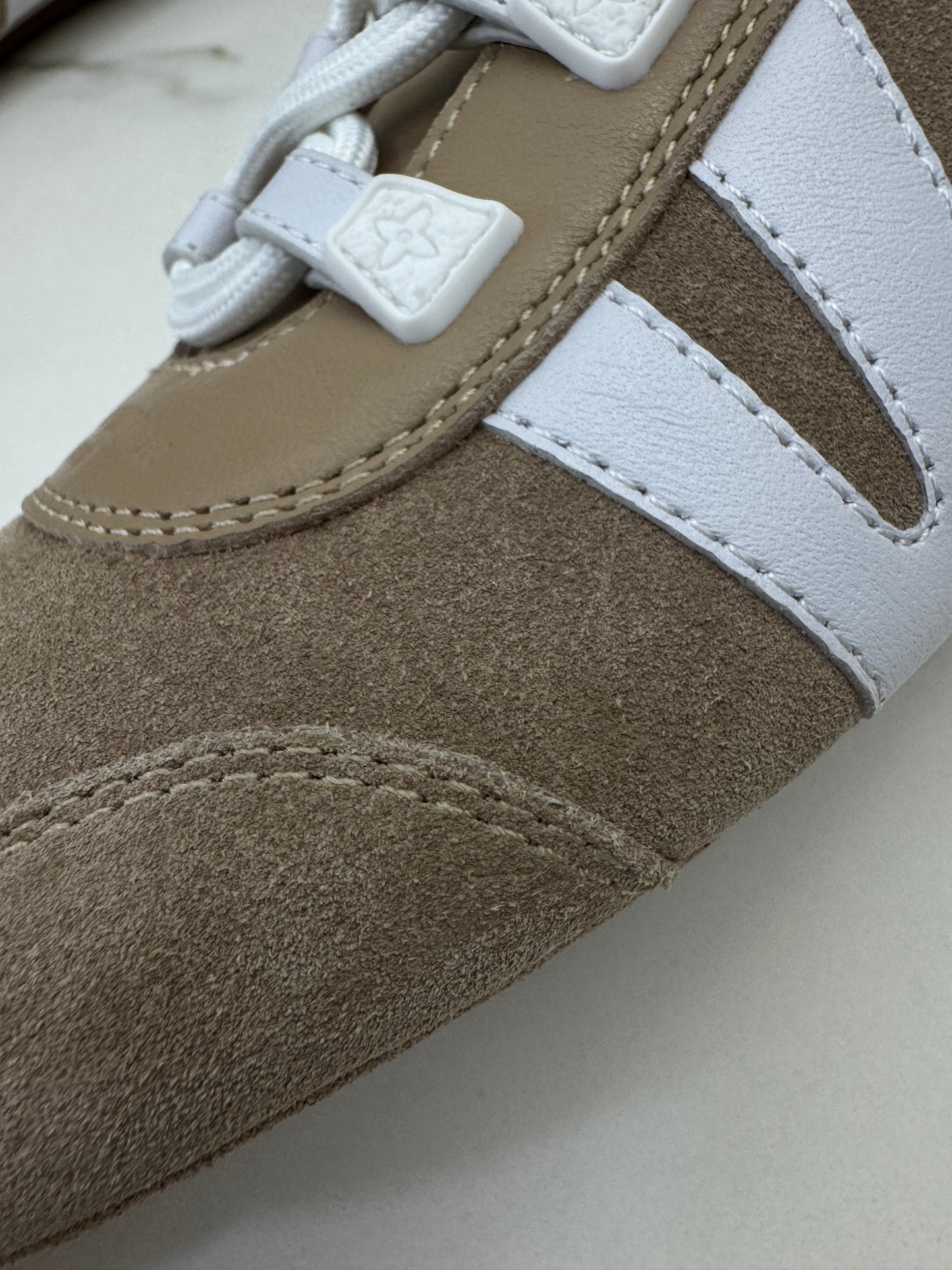 LV Sneakerina 卡其色