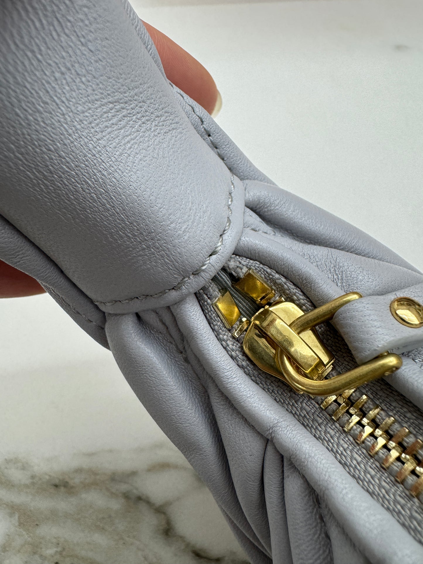 MIU MIU Wander Small 霧霾藍