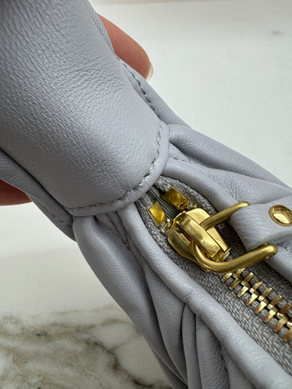 MIU MIU Wander Small 霧霾藍